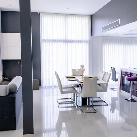 Luxurious Villa Marly I To Two Minutes The Beach Castelldefels