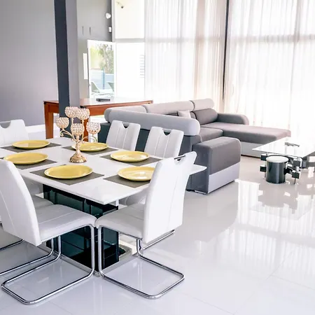 Luxurious Villa Marly I To Two Minutes The Beach *