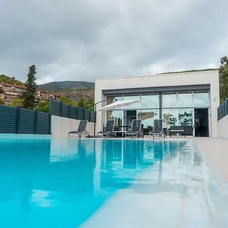 Luxurious Villa Marly I To Two Minutes The Beach Castelldefels