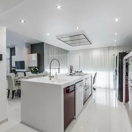 Villa Luxurious Villa Marly I To Two Minutes The Beach *