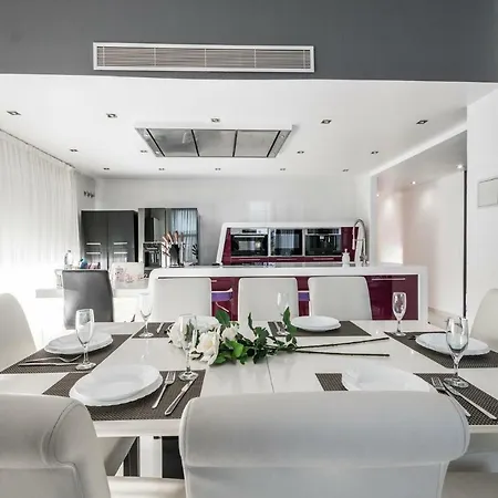 Luxurious Villa Marly I To Two Minutes The Beach Castelldefels